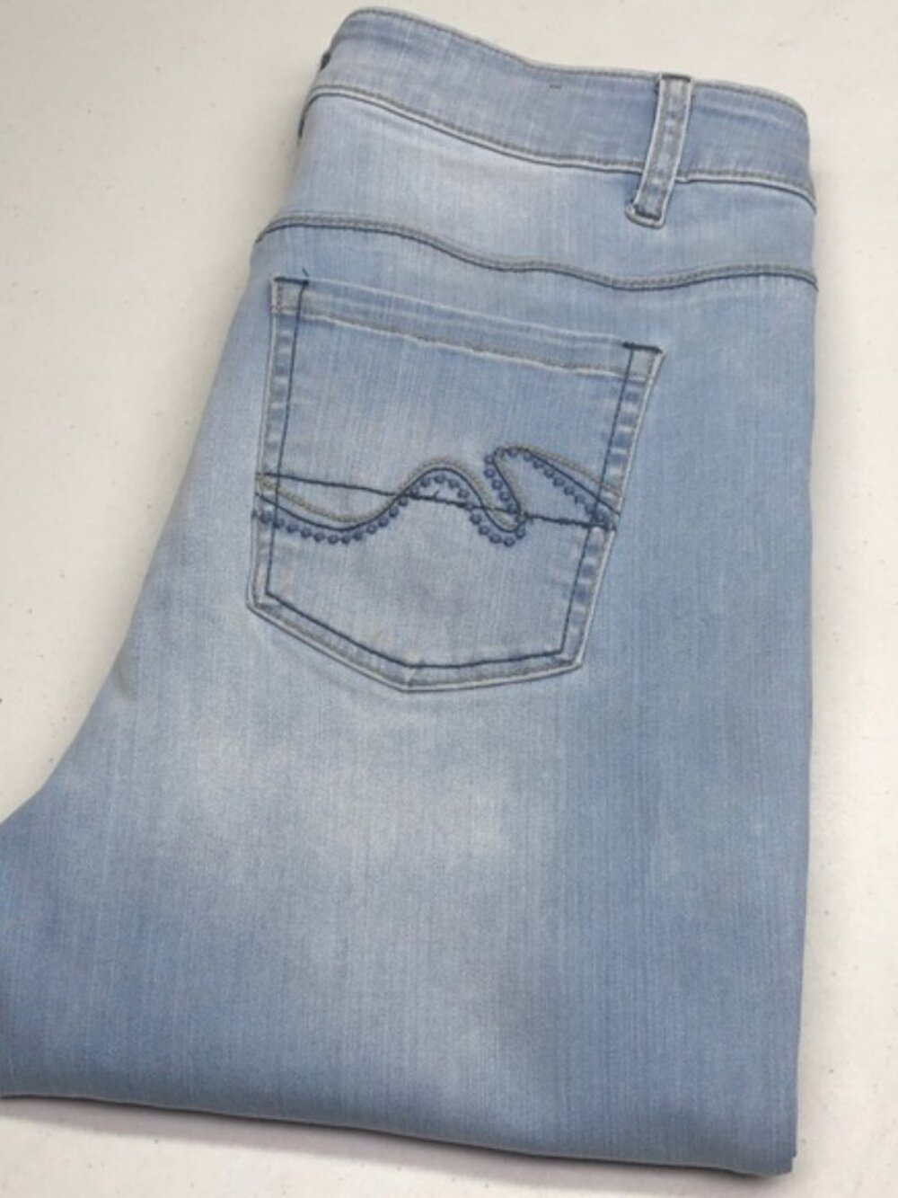 LIKE NEW SANTANA HIGH-RISE STRAIGHT CROP JEANS 10/30x26 ⭐️